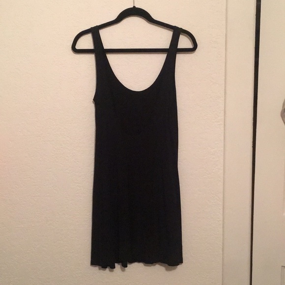 Simple black dress - Picture 2 of 4